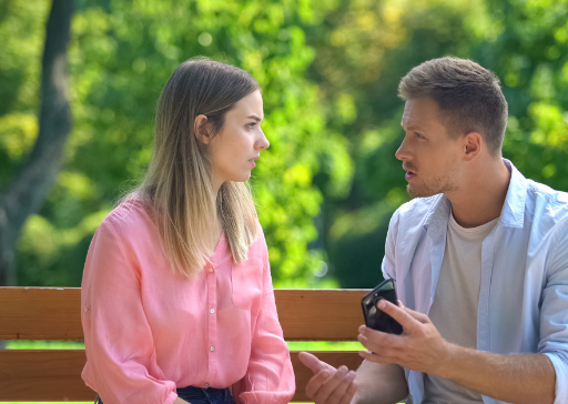 un chico está celoso