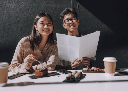 Esconde sus verdaderos sentimientos